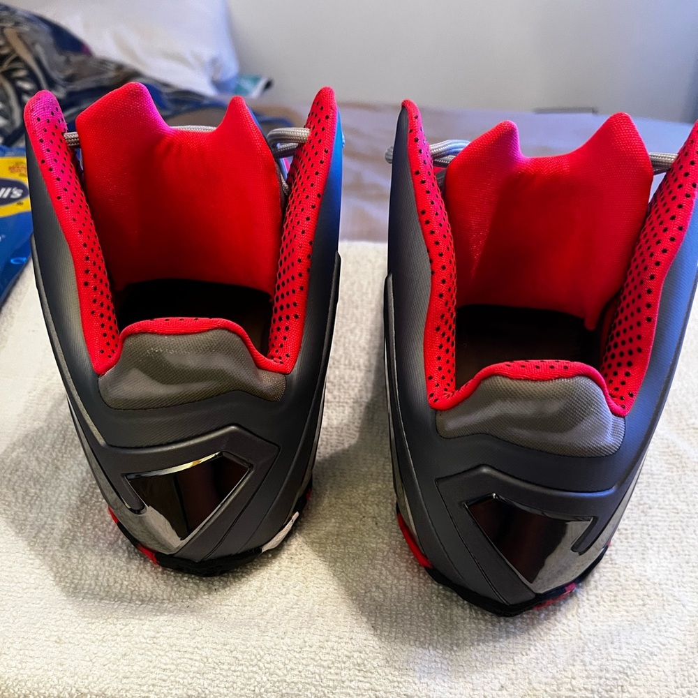 Nike LeBron 11 Elite Team. Size 12 Preowned - Picture 4 of 9